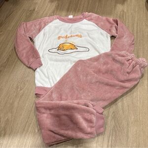 Gudetana Women's Pink and White Pajama Set